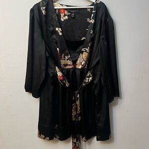 Apostrophe woman size 20-22 W black floral long blouse kimono style